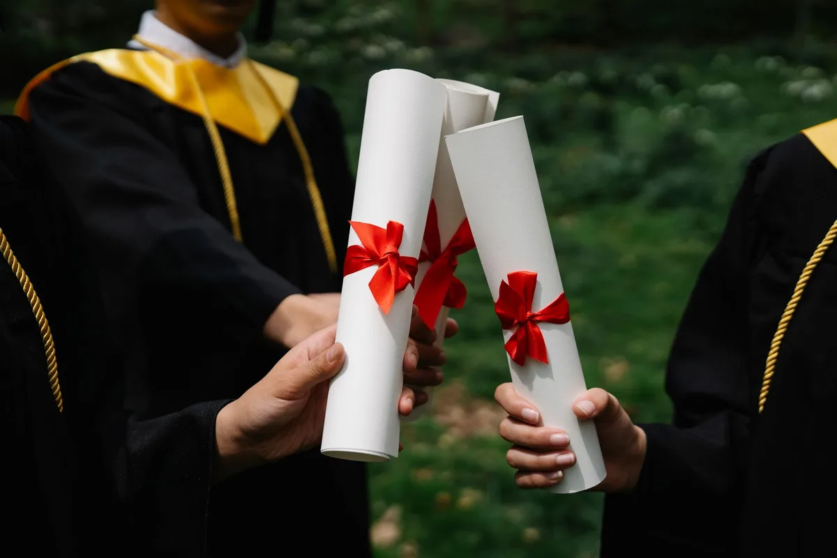 Should You Refinance Your Student Loans Right Now, or Wait?